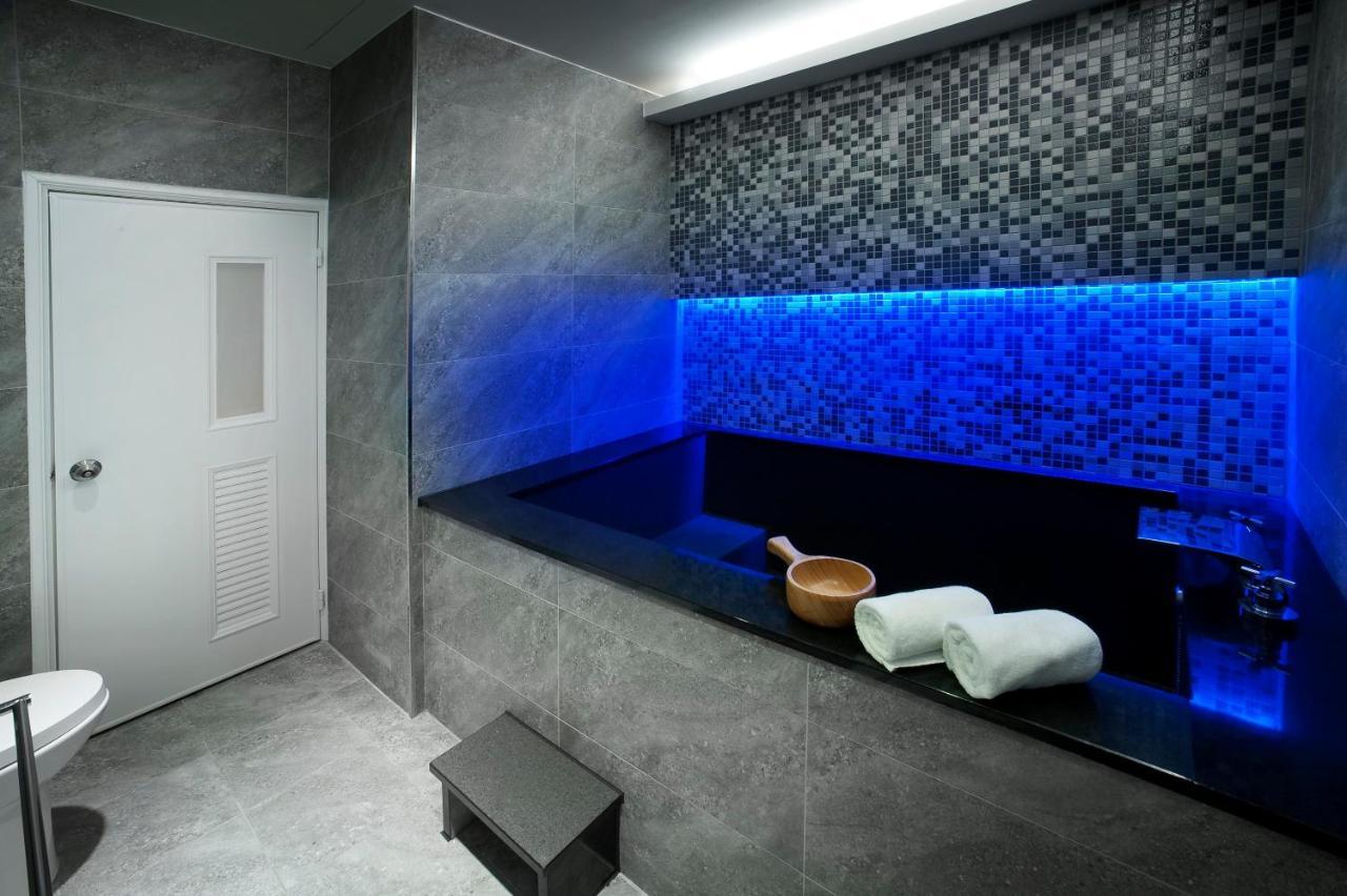 Two Fukun Hotel Цзяосі Екстер'єр фото